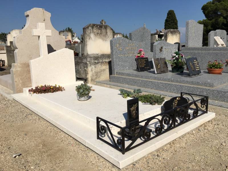 Habillage de caveau - Bastidon cimetière Vaucluse